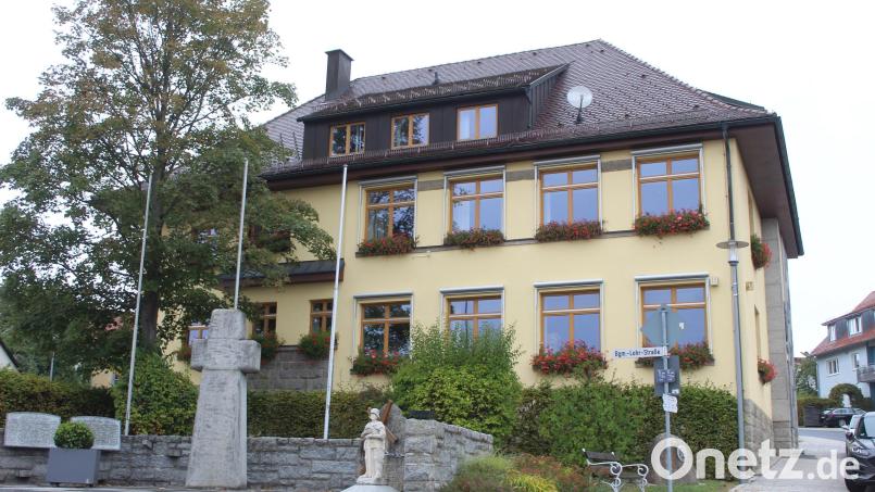 Im Rathaus Neusorg ist der Sitz der Verwaltungsgemeinschaft, zu der auch Pullenreuth gehört. Archivbild: soj