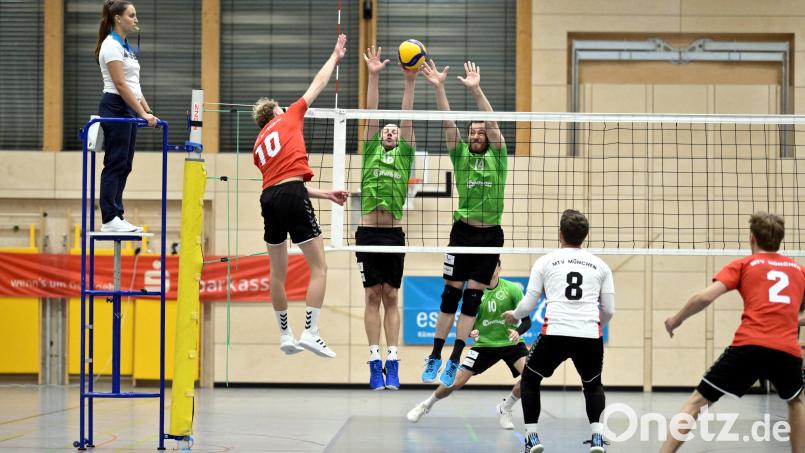Der VC DJK Amberg – im Bild Milan Dornhöfer (hinten links) und Lukas Schröder (hinten rechts) – verlor gegen den TSV Mühldorf klar. Archivbild: Hubert Ziegler