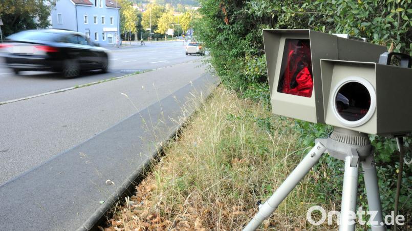 Der Zweckverband Kommunale Verkehrssicherheit Oberpfalz präsentierte bei einer Versammlung in Amberg aktuelle Zahlen. Darunter die Geschwindigkeiten der schnellsten Raser. Symbolbild: Stephan Huber