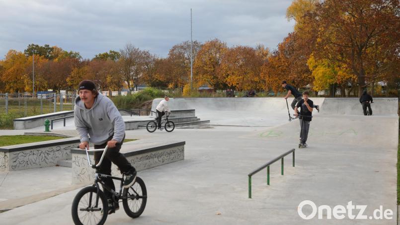 Bei der Eröffnung der Erweiterung des Skateparks wurde deutlich, dass sich die Investition rentiert hat. Der Park hat sich mittlerweile auch außerhalb der Oberpfalz rumgesprochen. Bild: Wolfgang Steinbacher