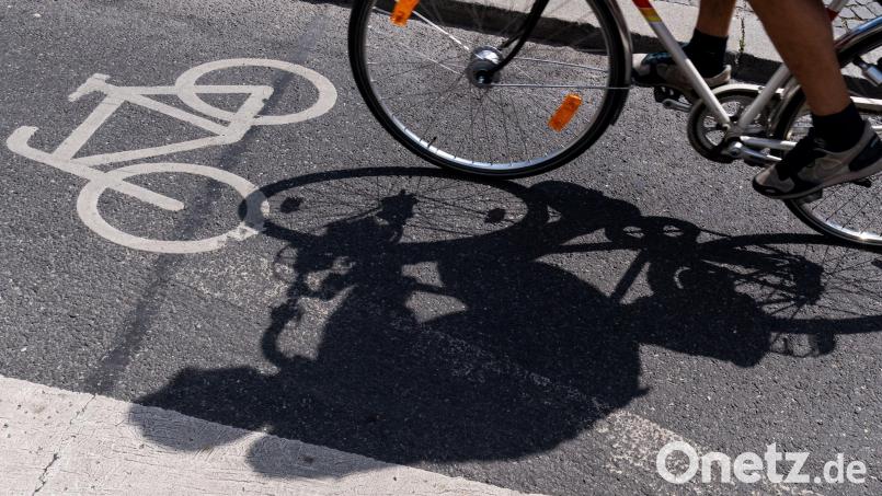 Das Pendlernetz für Radfahrer ist zwar funktionsfähig, aber mit vielen Fehlern behaftet, sagt Peter Findeklee, Beauftragter für Radwegeplanung im Landratsamt Bayreuth. Symbolbild: Peter Kneffel/dpa