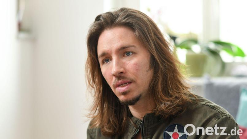 Der Sänger Gil Ofarim muss sich in einem Prozess verantworten. Bild: Tobias Hase/dpa