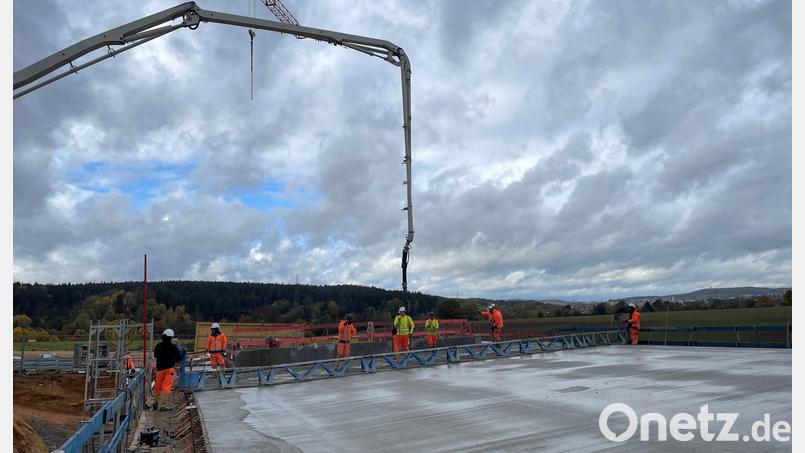 Der Überbau der zweiten Brücke der Westumgehung bei Kümmersbruck wurde Ende Oktober betoniert. Bild: Stefan Noll