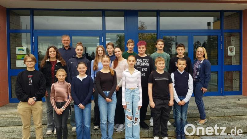 In einer Feedbackrunde am Gymnasium in Nabburg berichten Schüler über ihre Erfahrungen bei der .Begabten- und Interessiertenförderung. Bild: Susanne Wagner/exb