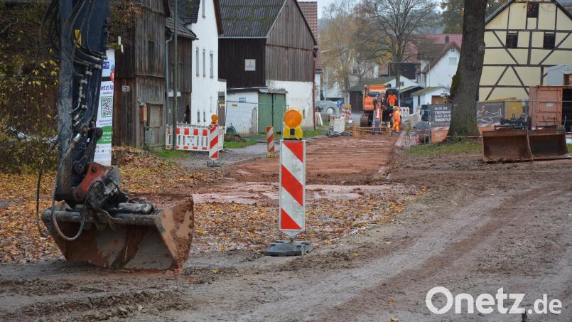 Aktuell laufen umfangreiche Bauarbeiten in der Klostergasse in Kondrau. Dort werden alte Kanäle ausgewechselt, zugleich wird eine neue Wasserleitung mitverlegt. Ein Teil der Kosten floss auch in die Abwassergebührenkalkulation für die nächsten Jahre ein. Bild: jr