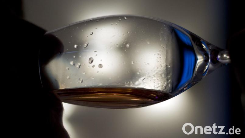 Ein 35-Jähriger hat sich im Landkreis Tirschenreuth ans Steuer seines Autos gesetzt, obwohl er vorher reichlich Alkohol getrunken hatte. Symbolbild: Daniel Naupold