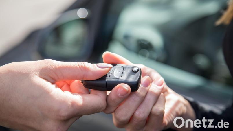 Eine Frage, die bei jedem privaten Auto-Verkauf eine Rolle spielt, hat jetzt das Amberger Amtsgericht beantwortet. Symbolbild: Christin Klose/dpa