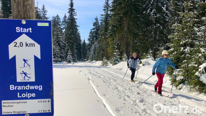 Bilder von Langläufern in tief verschneiten Landschaften, wie hier im April 2022, gehören vielleicht auch im Fichtelgebirge in nicht allzu ferner Zukunft der Vergangenheit an. Bild: Peter Perzl/exb