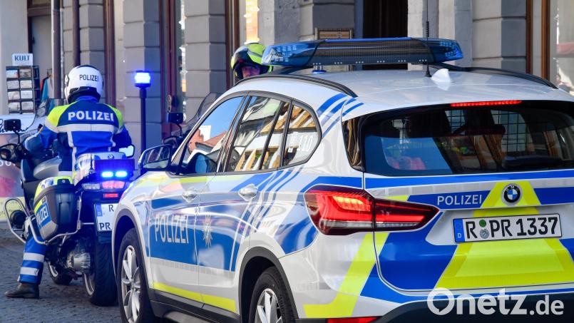 Bei einer Kontrolle eines 27-Jährigen aus Tschechien am Schwandorfer Bahnhof hat eine Zivilstreife der Polizei einen Fahndungstreffer erzielt. Symbolbild: Petra Hartl