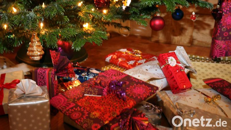 Dieses Jahr gibt es bei Lisa Sebald keine Weihnachtsgeschenke unter dem Weihnachtsbaum. Symbolbild: Karl-Josef Hildenbrand/dpa