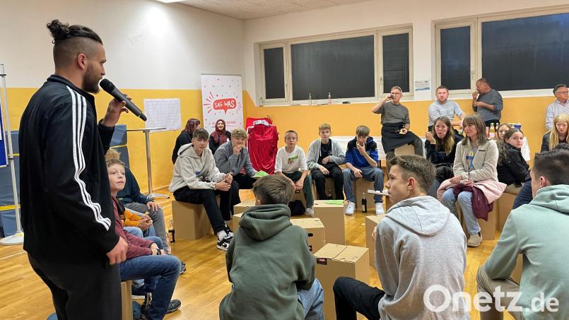 23 Jugendliche machten sich Gedanken über die Zukunft ihrer Heimat Neuklirchen. Dabei wurden tragfähige Ideen geäußert, die jetzt geprüft werden. Bild: Nadine Wastl