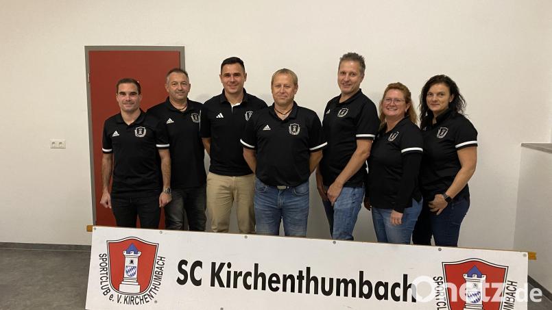 Die Vorstandschaft für die nächsten zwei Jahre wird angeführt von Philipp Kroher, Alexander Kraus, Daniel Kohl, Josef Reisner, Gerhard Fronhöfer, Nicole Schusser-Schindler und Martina Heindl. Bild: msk