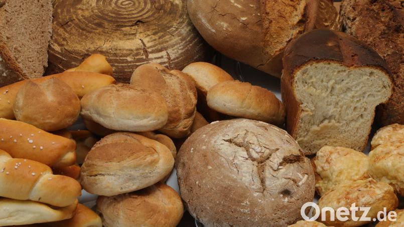 Nicht vom Bäcker, sondern alles selbst gemacht, im ganz normalen Backofen: Christine Loos aus dem Landkreis Amberg-Sulzbach bäckt gern und regelmäßig Brot und Semmeln. Bild: Wolfgang Steinbacher