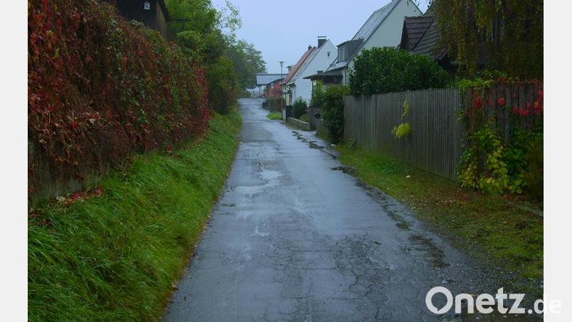 Die &quot;schlechteste Straße Pressaths&quot; soll die Hoffmannstraße in zwei Jahren nicht mehr sein. Auch Durchgangsverkehr zur Schule soll es dann nicht mehr geben. Bild: bjp
