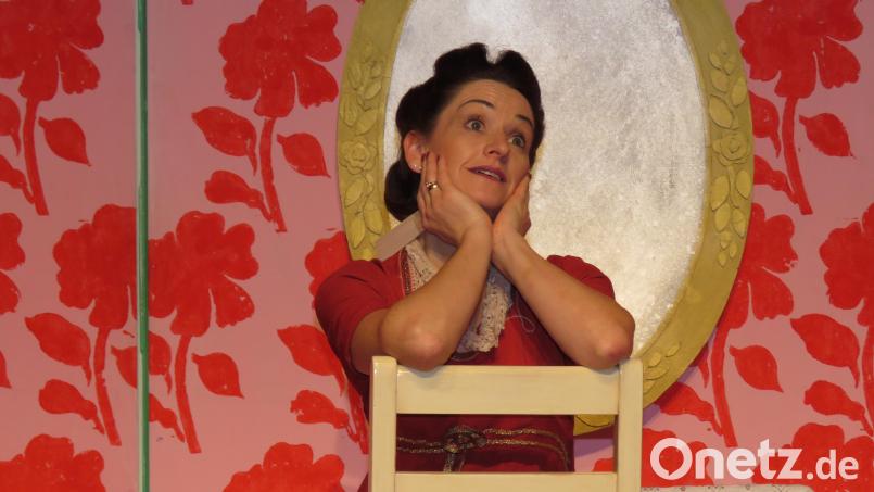 Im Stück "Sein oder nicht sein", aufgeführt im Kettelerhaus und inszeniert vom Modernen Theater Tirschenreuth, spielte Petra Sommer-Stark in einer starken Hauptrolle die Maria Tura. Archivbild: ubb