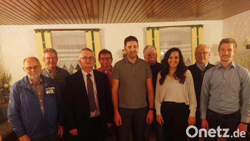 Das neugewählte Vorstandsteam des Wählerbunds Waldershof: (von links) Hans Malzer, Matthias Scharf, Günther Fachtan, Markus Greger, Mario Bauer, Reinhard Glatz, Bürgermeisterin Margit Bayer (Gast), Willibald Reindl und Jonas Greger. Bild: fpoz