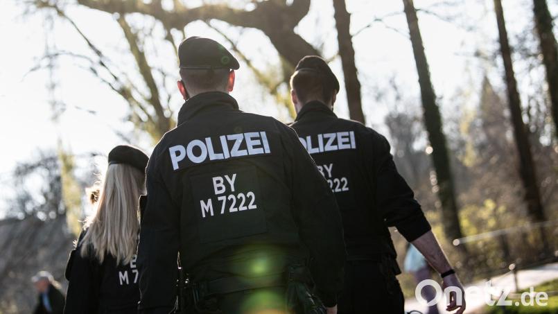 Bei einer abendlichen Polizeikontrolle im Sulzbach-Rosenberger Stadtpark hat sich ein 17-Jähriger ein Wortgefecht mit den Beamten geleistet. Symbolbild: Matthias Balk/dpa