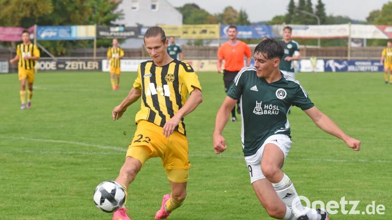 Das Hinspiel verloren die Mitterteicher (grüne Trikots) gegen die U21 der SpVgg Bayreuth mit 1:2. Bild: gb