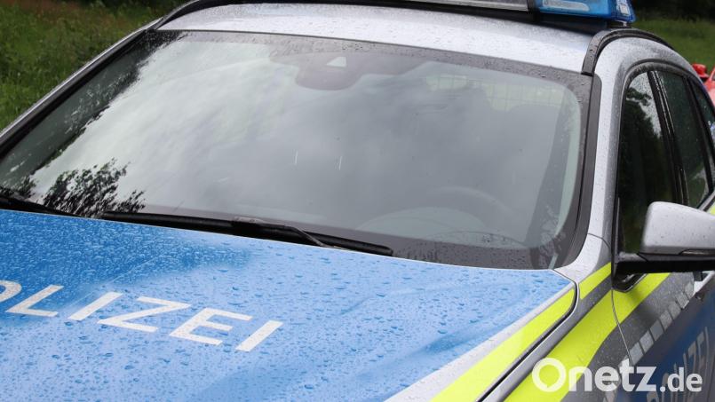 Die Polizei bittet um Hinweise zu einem Vorfall auf der Regensburger Straße in Schwandorf. Symbolbild: Dobler