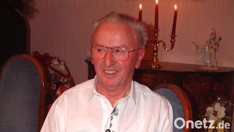 Der Mitterteicher Franz Zeitler senior ist mit 95 Jahren gestorben. Früher war er auch ein begeisterter Musiker. Das Bild entstand an seinem 80. Geburtstag. Archivbild: jr