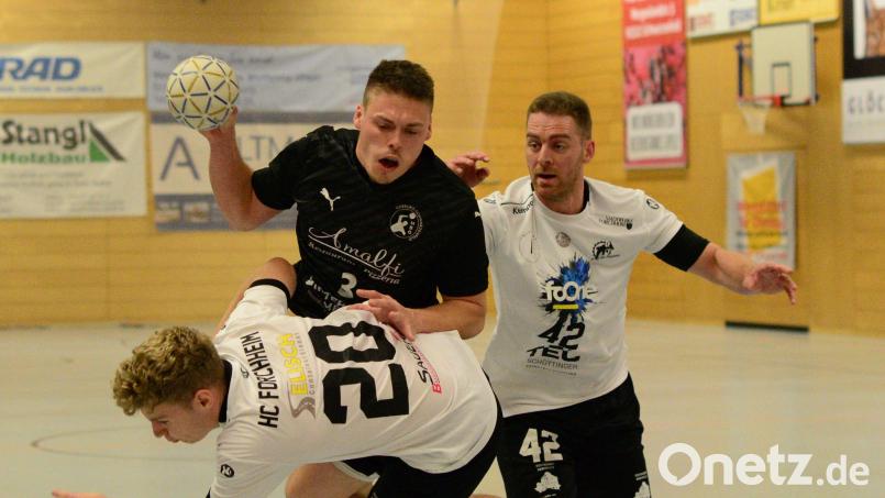Oliver Landgraf in Aktion: Die Herren der HSG Nabburg-Schwarzenfeld verbuchten gegen den HC Forchheim ein Remis. Bild: ham