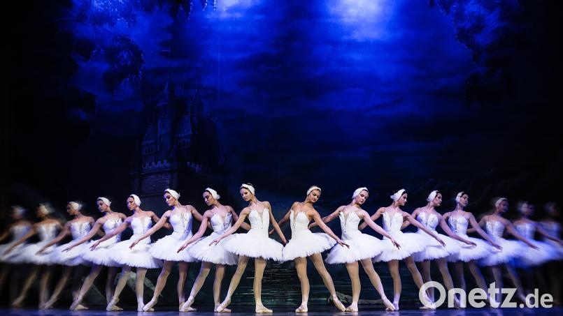 Das &quot;Royal Classical Ballet&quot; bringt &quot;Schwanensee&quot; auf die Bühne des ACC. Bild: agenda production/exb