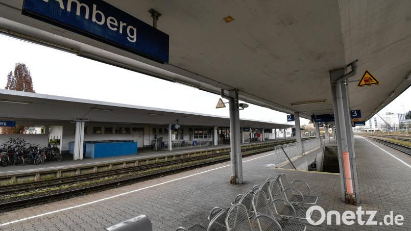 Passanten wurden am Bahnhof in Amberg auf das Mädchen aufmerksam. Bild: Petra Hartl