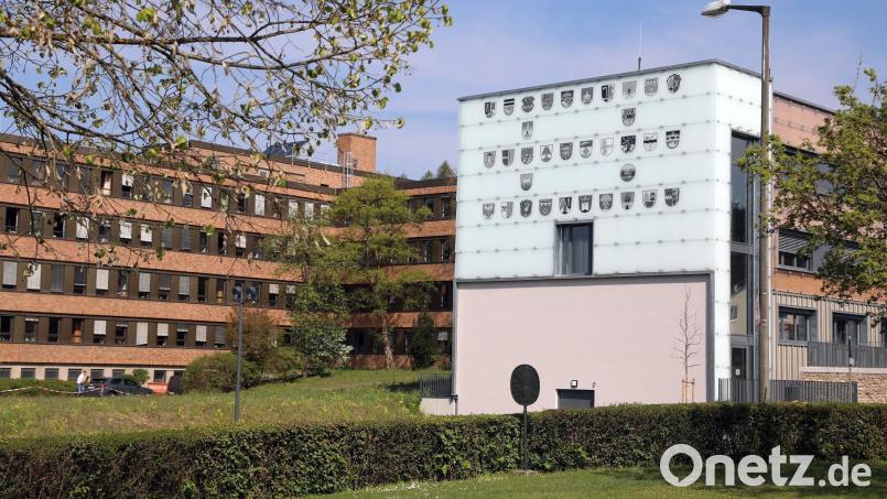 Der Erweiterungsanbau zum Landratsamt (rechts; hier eine Aufnahme aus dem August dieses Jahres) wurde zum Zankapfel bei der jüngsten Sitzung des Kreisausschusses. Archivbild: Götz