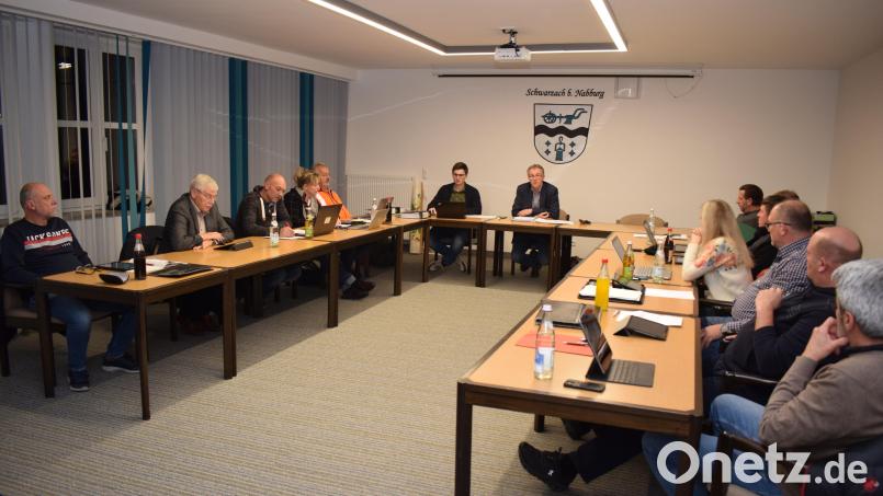 Der Gemeinderat Schwarzach muss bei seinem Haushalt für 2023 nachjustieren. Bild: bnr