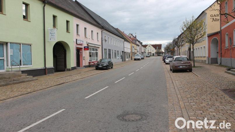 Der Marktplatz steht mit im Fokus des städtebaulichen Entwicklungskonzepts. Auch die Parksituation spielt im Marktrat eine Rolle. Archivbild: pi