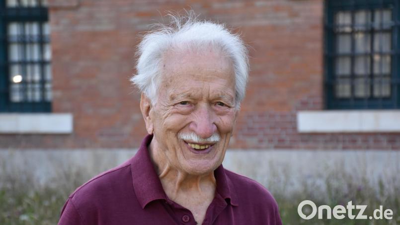 Ernst Grube hat als Kind den Holocaust überlebt. Als Zeitzeuge hält er auch mit 91 Jahren noch viele Vorträge. Das Gespräch in Amberg am 20. November ist bereits ausgebucht. Bild: Birigt Mair/exb
