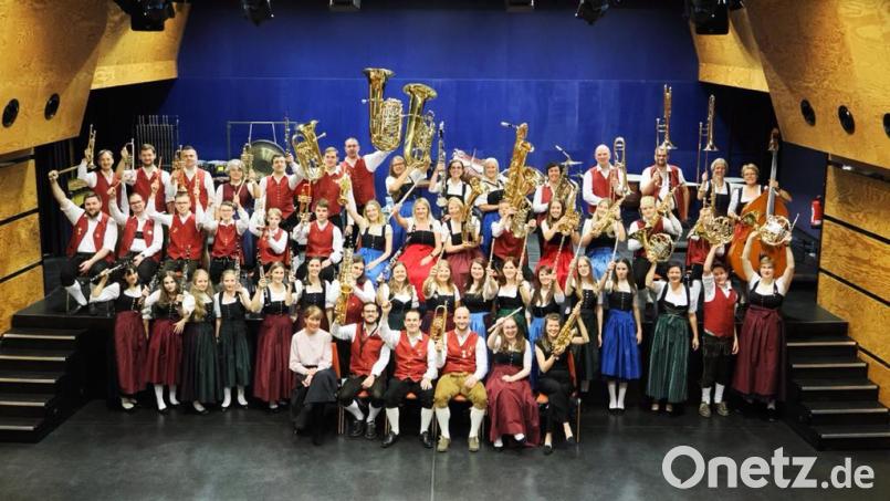 Das Herbstkonzert erfolgreich gemeistert, das Publikum begeistert: Die Musikkapelle Ursensollen kann das Jahr nun erfolgreich beschließen. Bild: Franz Mädler/exb