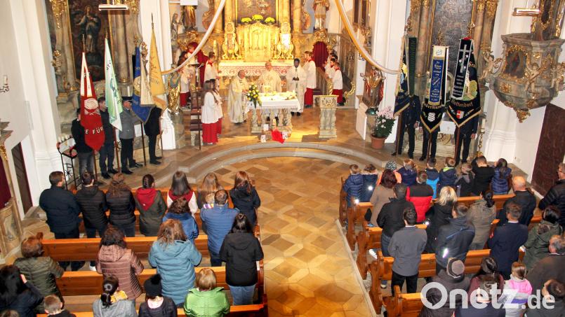 Am Gedenktag des heiligen Martin feiert die Pfarrgemeinde Niedermurach in würdevollem Rahmen den Patron ihres Gotteshauses. Bild: Josef Böhm/exb