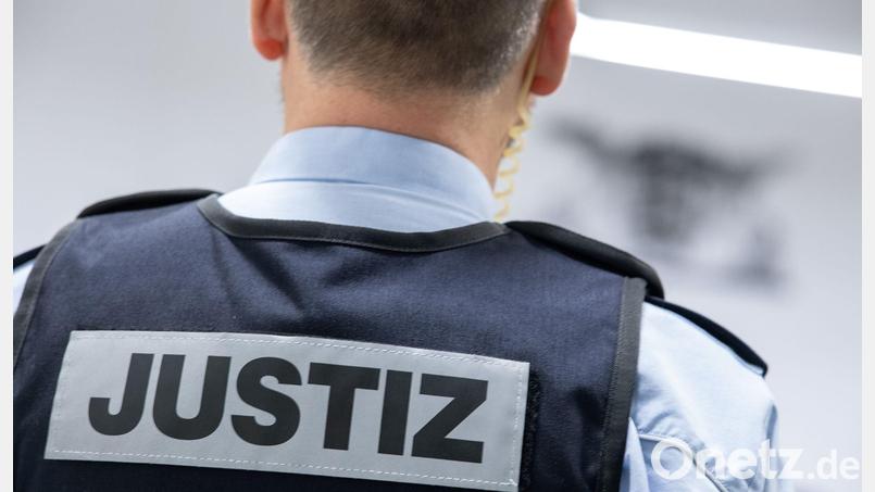 In Amberg stand ein Vater vor Gericht. Sein Kind hatte lebensgefährliche Verletzungen erlitten, als er den Nachwuchs betreut hat. Bild: Sebastian Gollnow/dpa/Symbolbild