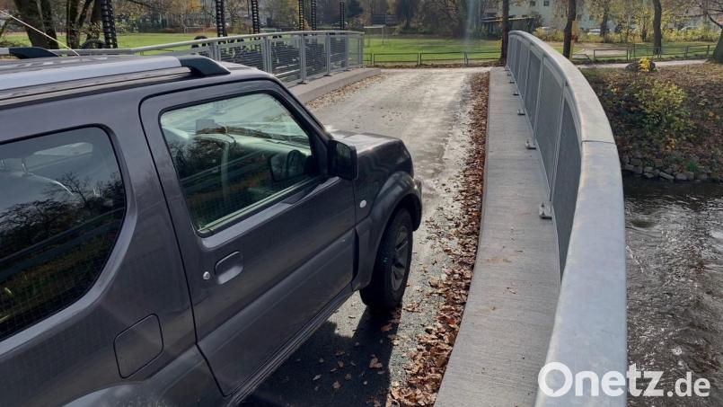 Seit rund zwei Wochen ist die Brücke am Stadtbad Weiden wieder für den Verkehr freigegeben. Bild: Gabi Schönberger