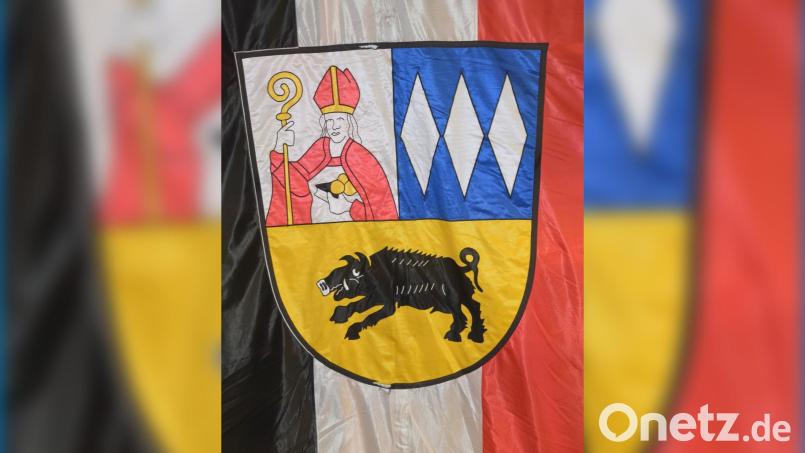 Die Junge Union Ebermannsdorf hatte einen Antrag zur Änderung der Farben der längsgestreiften Gemeindefahne eingebracht. Bild: bö