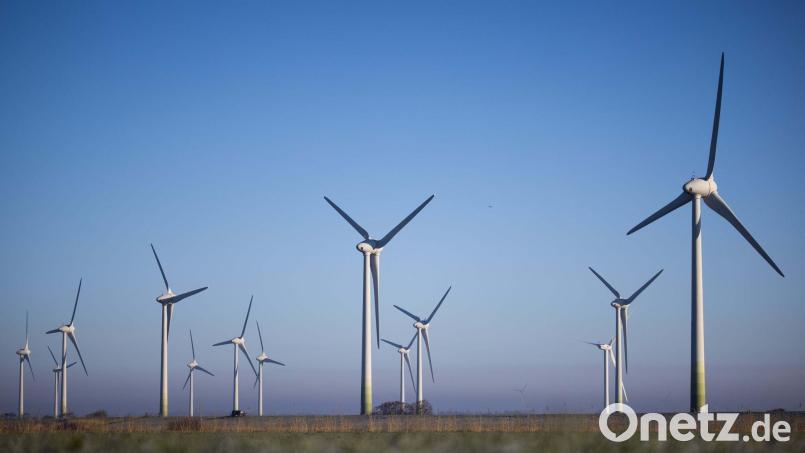 Windräder stehen im Mittelpunkt des Buchs von Dr. Alfred Scheidler. Bild: Christian Charisius/dpa