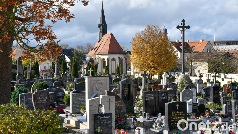 Der Friedhof Dreifaltigkeit ist einer von 13 Friedhöfen in Amberg. Ab 1. Januar sollen überall einheitliche Ruhefristen gelten. Bild: Petra Hartl