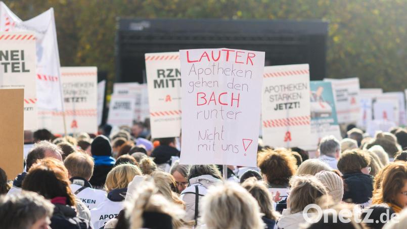 Am Mittwoch streiken die Apotheken in Bayern und Baden-Württemberg, darunter auch die Apotheken der Oberpfalz. Mit einer Protestaktion in Stuttgart streiken sie gegen die Reformpläne des Gesundheitsministeriums und für faire Bezahlung. Symbolbild: Julian Stratenschulte/dpa