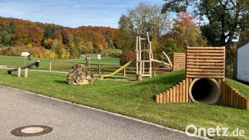 Ein jahrzehntelanges Ringen hat endlich ein gutes Ende gefunden. Die Kinder im Birgland können sich über einen neuen Kinderspielplatz in Schwend freuen. Bild: no