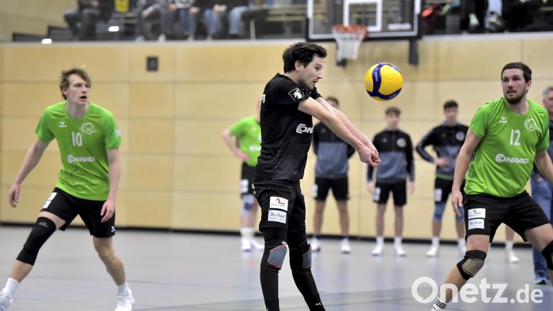 Mit Tobi Keimer (Mitte/Szene aus einem früheren Spiel) kam gegen München mehr Stabilität ins Amberger Spiel. Archivbild: Hubert Ziegler
