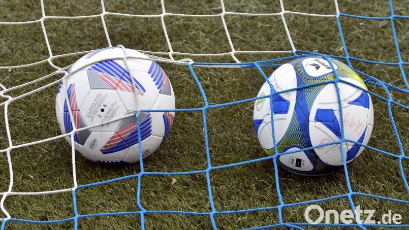 Beim SV Poppenreuth zappelte der Ball zweimal im eigenen Netz, dennoch ging der Gastgeber gegen den VfB Rehau als Sieger vom Platz Symbolbild: Hubert Ziegler