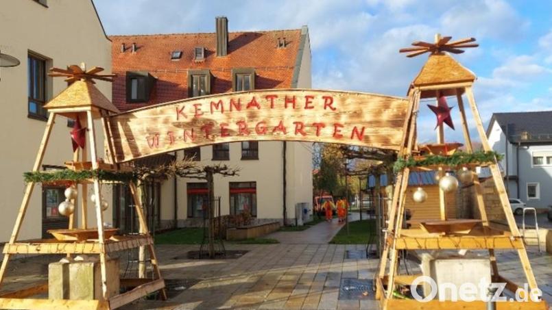 Bauhof-Mitarbeiter haben die Eingangspforte zum Kemnather Wintergarten heuer neu gestaltet. Im Vergleich zur Premiere im Vorjahr ist das nicht die einzige Veränderung. Bild: Stadt Kemnath/exb