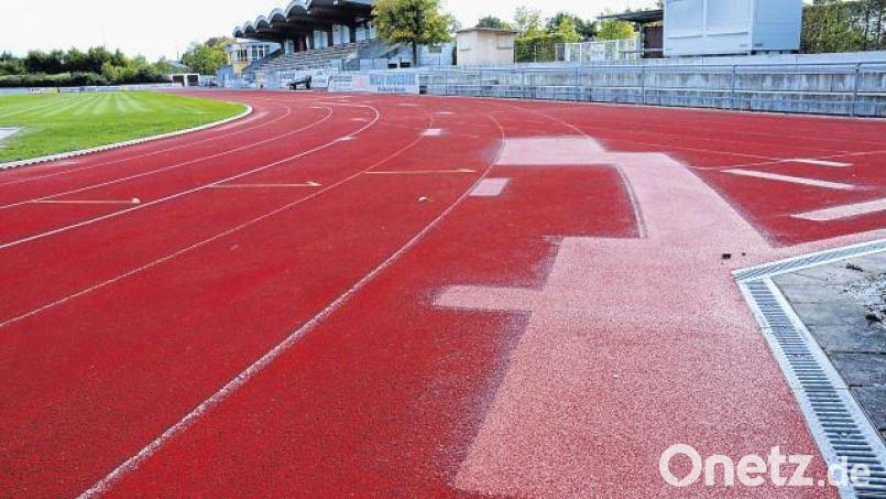 Die Tartanbahn im Amberger FC-Stadion. Ob es nun Geld für die Sanierung gibt, ist nach dem Urteil des Verfassungsgerichts nun offen. Archivbild: Stephan Huber