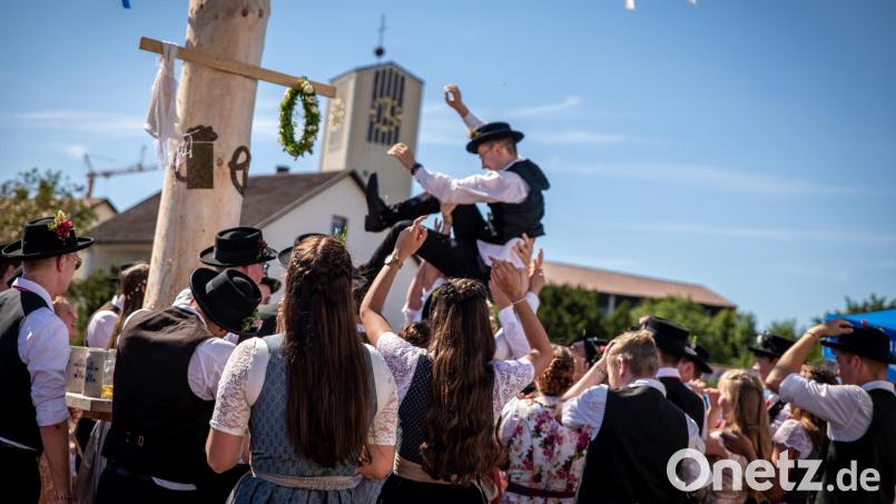 Am Samstag dreht sich in Theuern alles um die Kirwa. Im Landkreis Amberg-Sulzbach kommen zu den Festen regelmäßig Tausende von Besuchern, wie hier in Poppenricht. Bild: Mike Radowsky