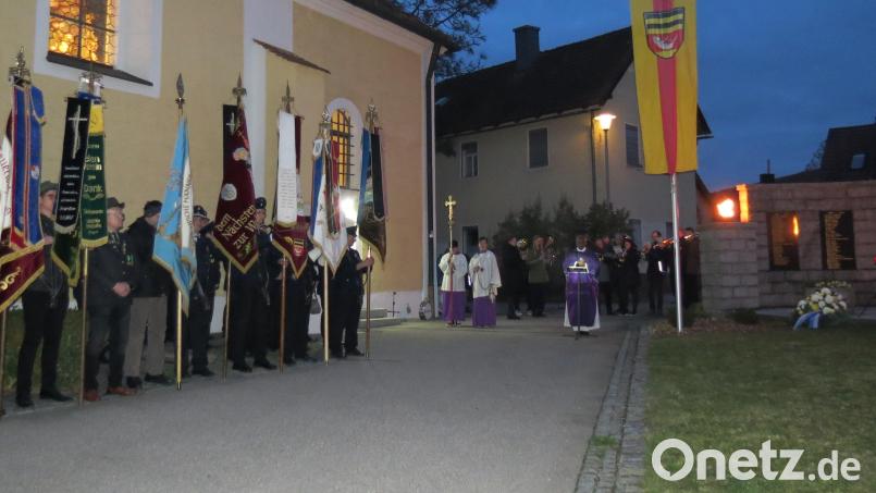 Beim Volkstrauertag in Altendorf wird den Verstorbenen gedacht. Bild: tja