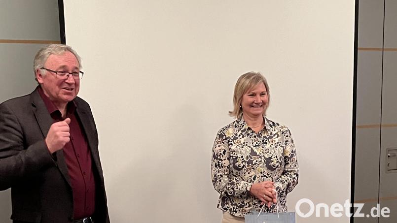 Pastoralreferent Josef Kratschmann hält einen Vortrag über Schlafstörungen beim Frauenbund Pfreimd. Bild: Evi Schreyer/exb