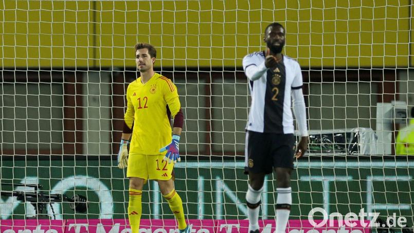 Frust pur: Torwart Kevin Trapp (links) und Antonio Rüdiger. Bild: Christian Charisius/dpa