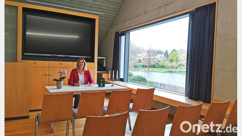 Standesbeamtin Sonja Bodensteiner kann im Stadtarchiv-Neubau ab sofort standesamtliche Trauungen vornehmen. Bild: Portner