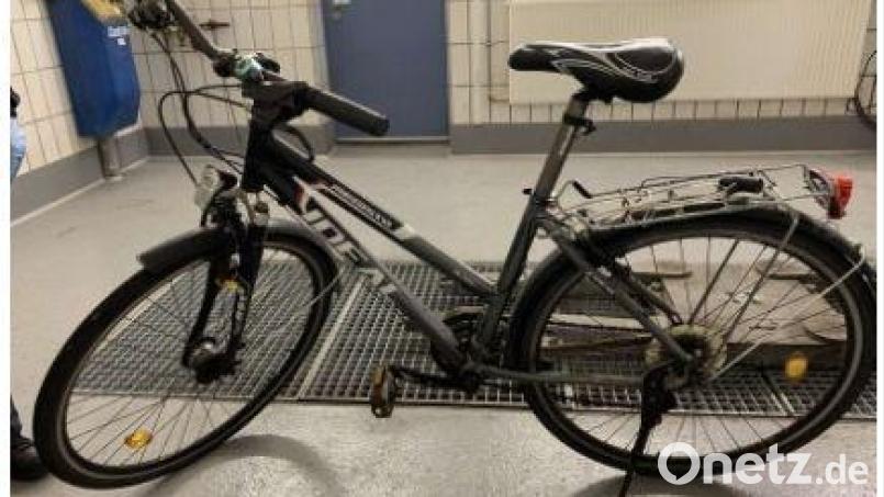 Dieses Fahrrad stellte die Polizei sicher. Bild: Polizei Schwandorf/exb